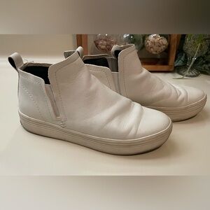 Dolce vida women’s white ankle boots size 7.5